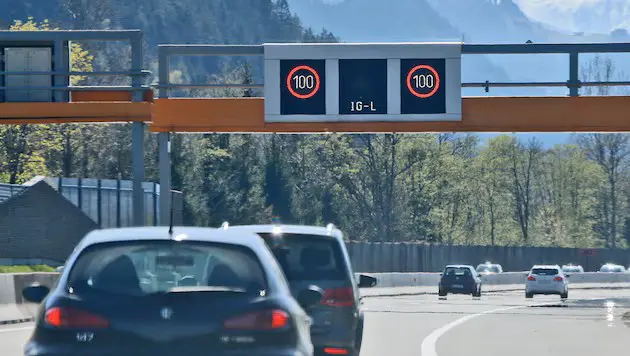 Цены на бензин немного упали, но эксперты предупреждают о дефиците и призывают к ограничению скорости